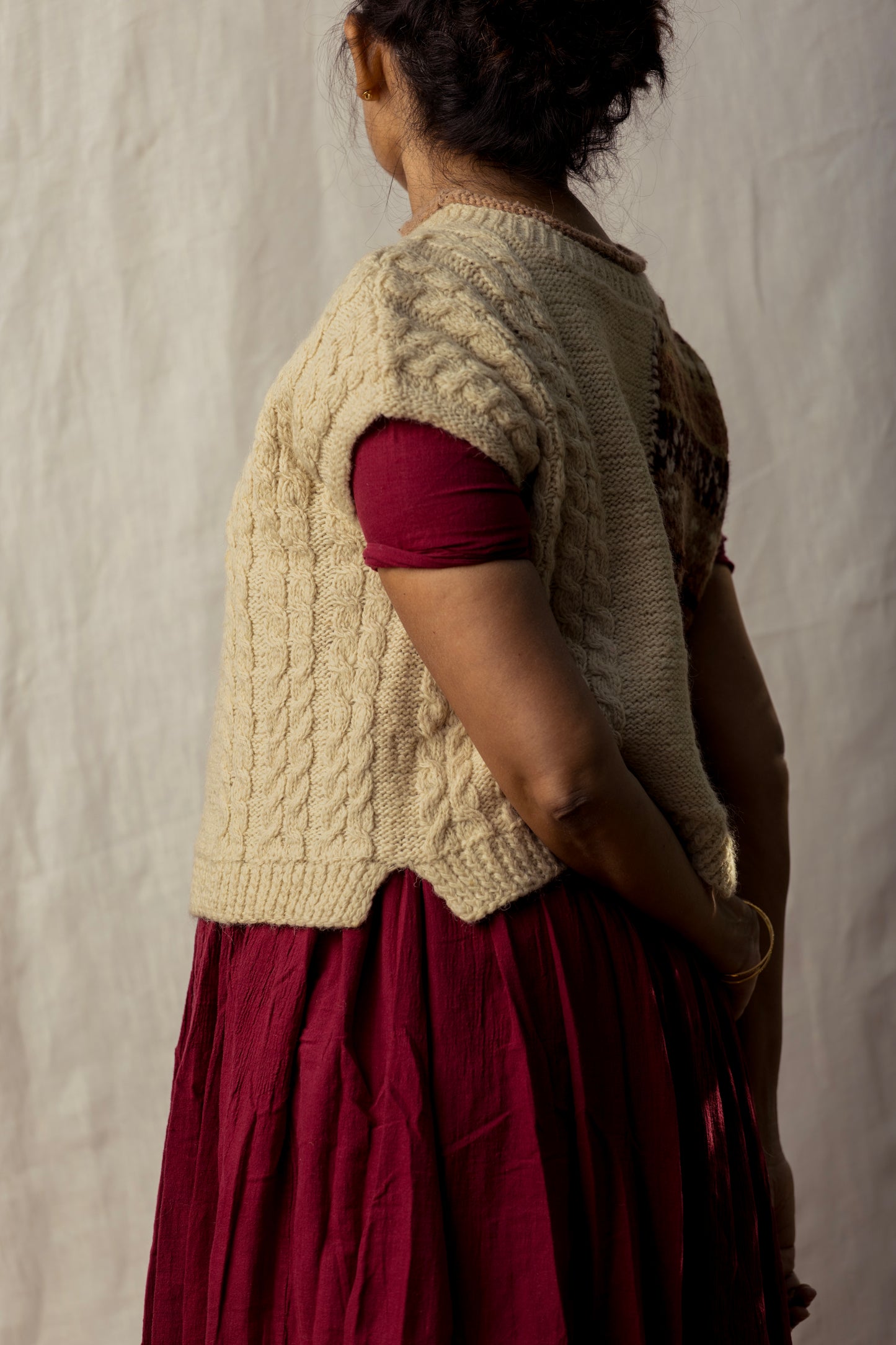 Half Motif Crop Vest