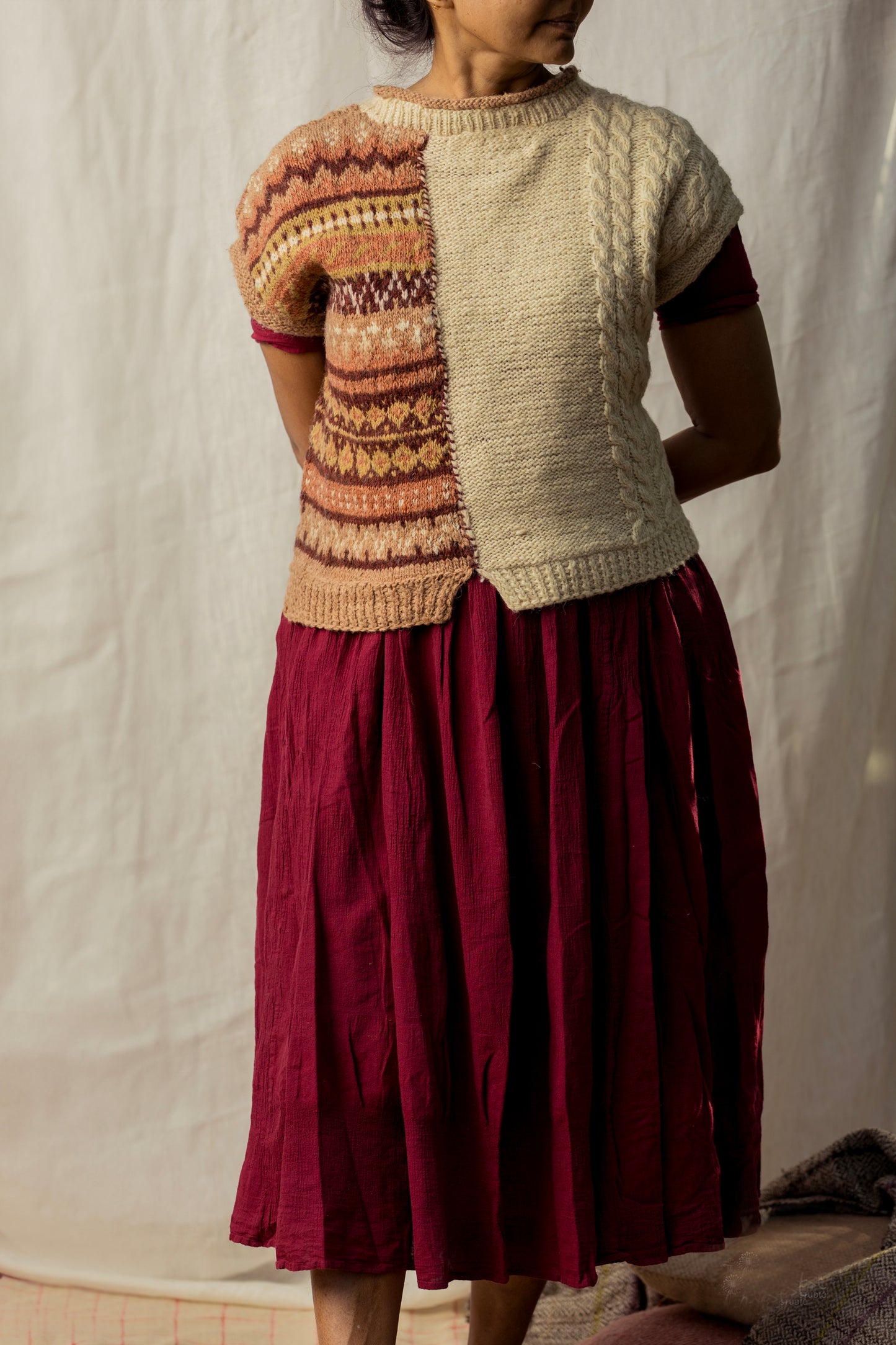Half Motif Crop Vest