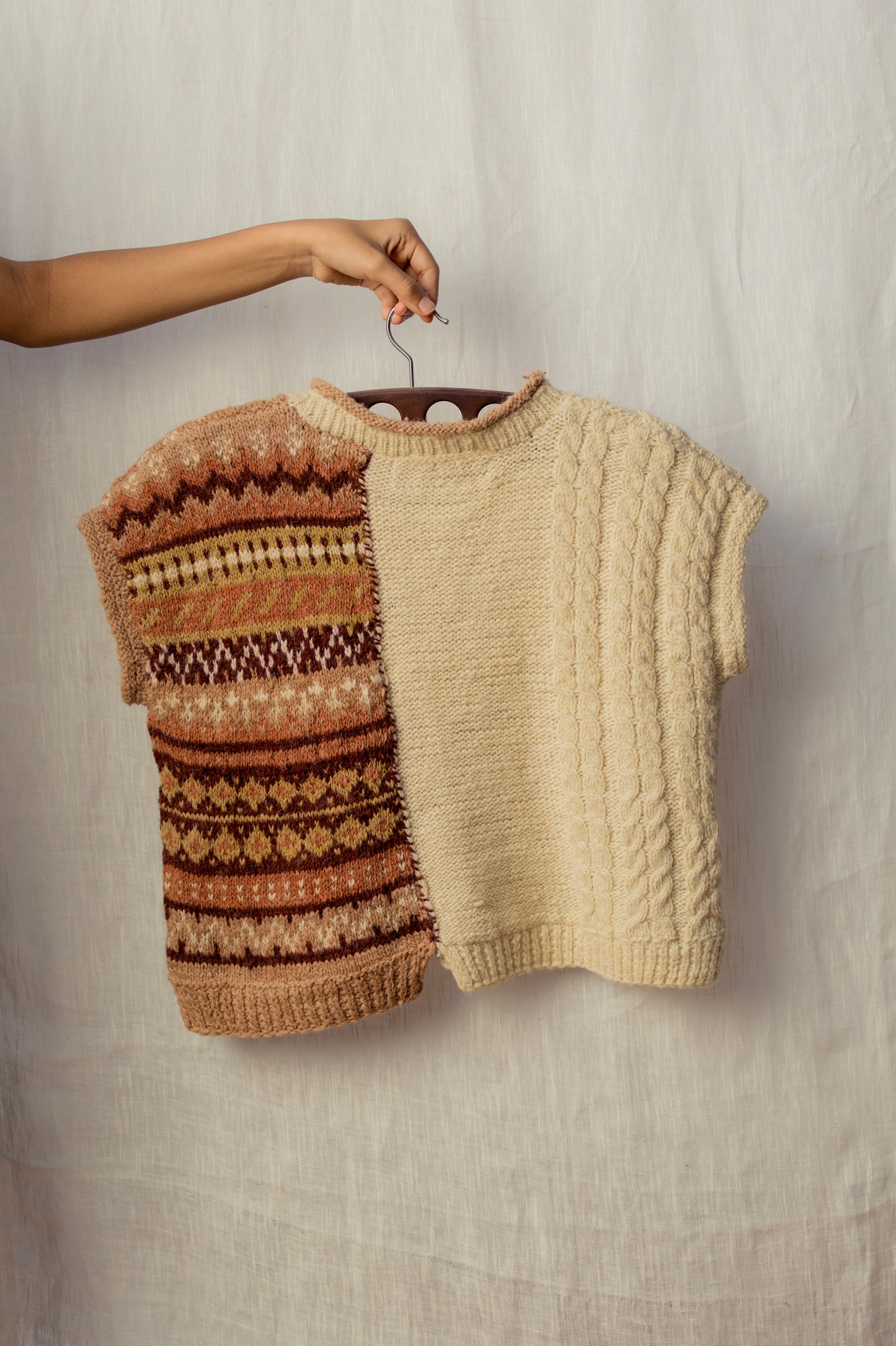 Half Motif Crop Vest