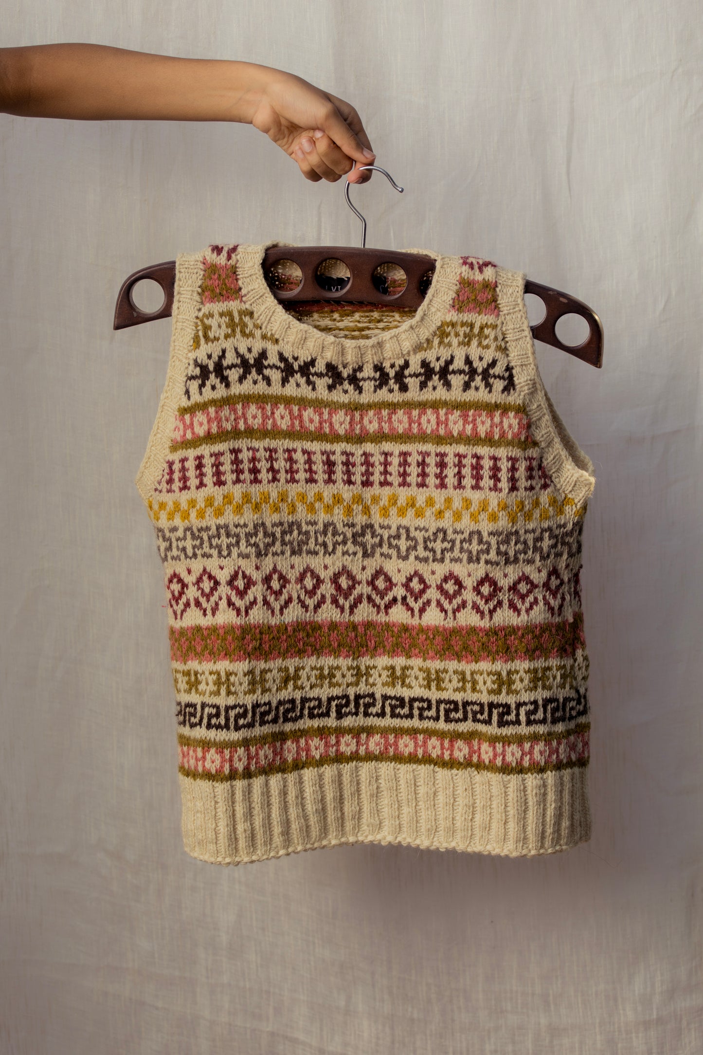Lahuli Multicolour Knit Vest (White)