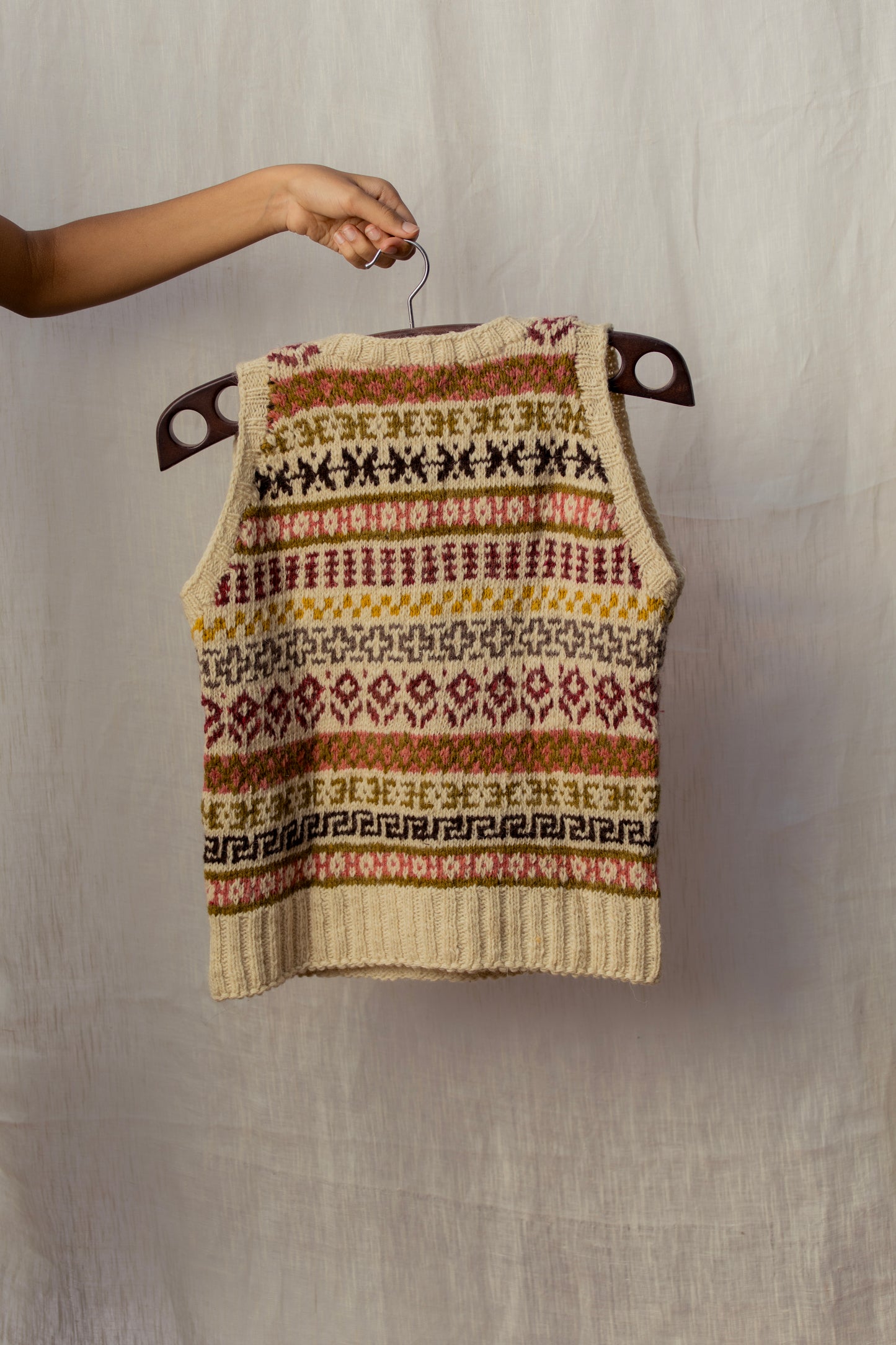 Lahuli Multicolour Knit Vest (White)