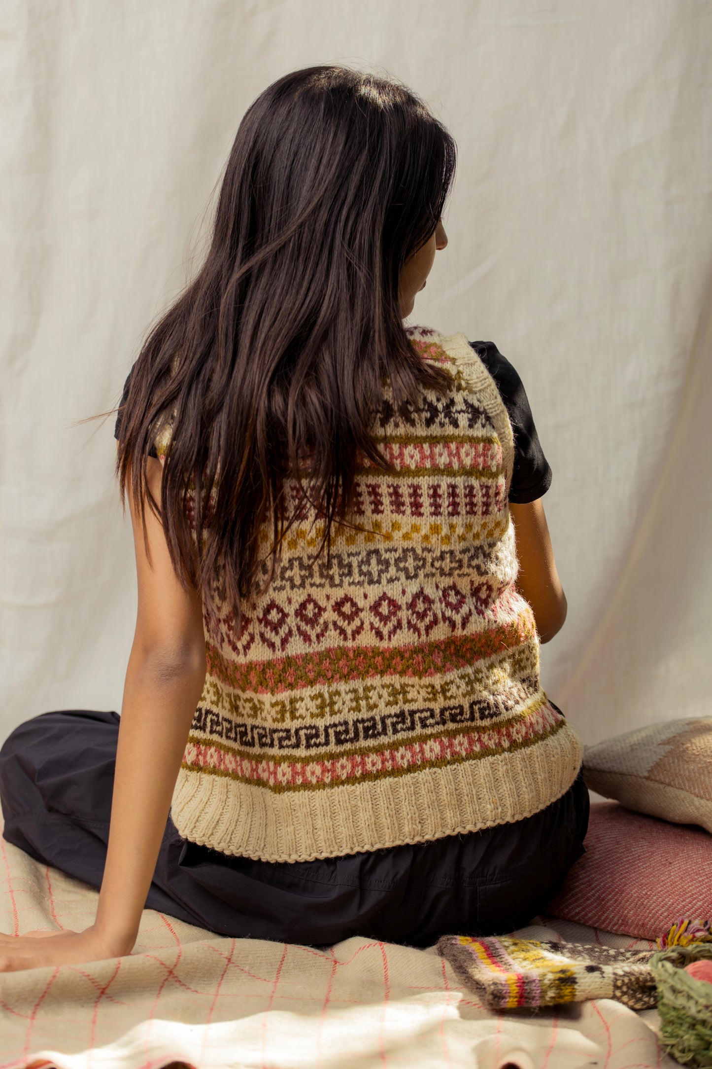 Lahuli Multicolour Knit Vest (White)