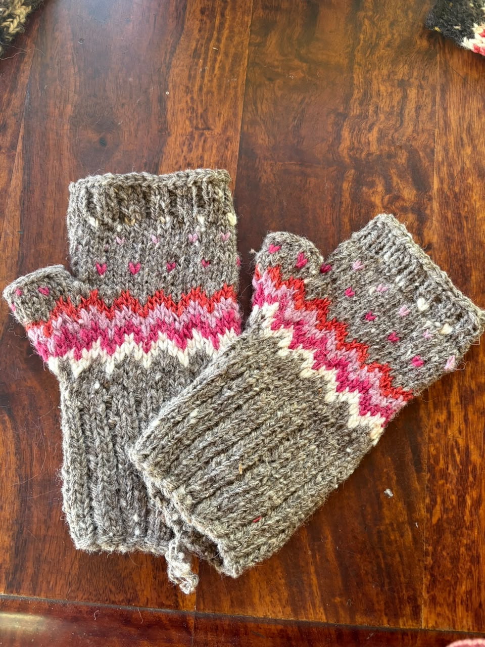 Lehar Gloves